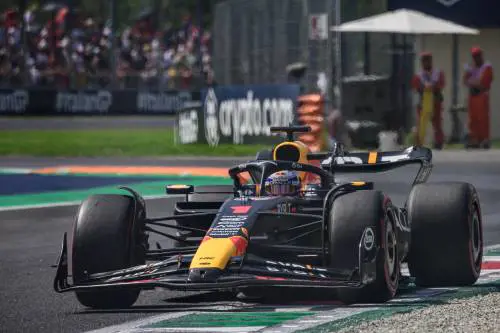 F1, le Ferrari lottano ma non ce la fanno