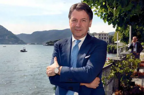 L'opposizione? Non pervenuta. E Conte difende il buco del 110%