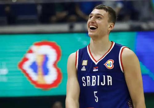 Niente glamour a Cesena: spunta Jovic in canottiera