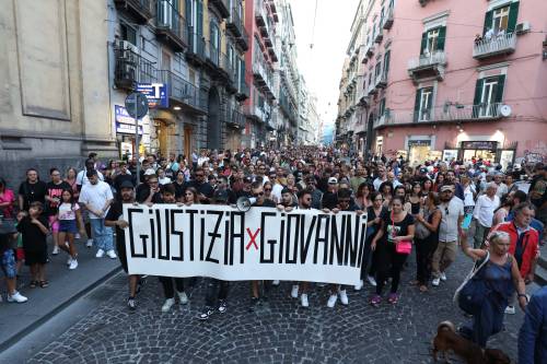 "Cosa posso fare?". Meloni chiama la mamma del 24enne ucciso a Napoli 