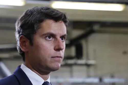 Ora la Francia pensa al ritorno dell'uniforme nelle scuole