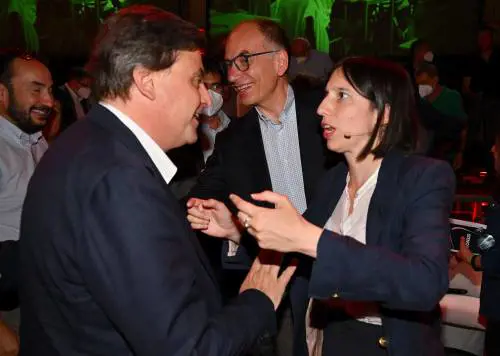 Azione prepara il terreno per l'alleanza con il Pd