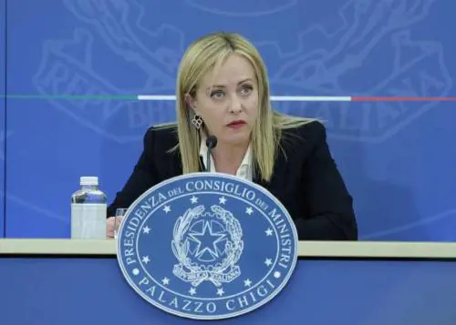 "È solo l'inizio". Caivano, Meloni fa sul serio