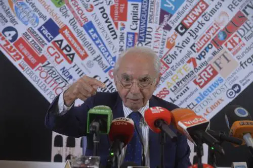 Il saluto del Dottor Sottile. L'onnipresente da sempre