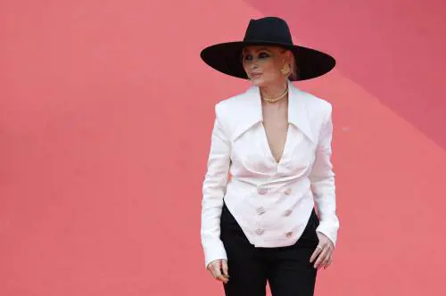 Emmanuelle Béart: "Vittima di incesto a undici anni"