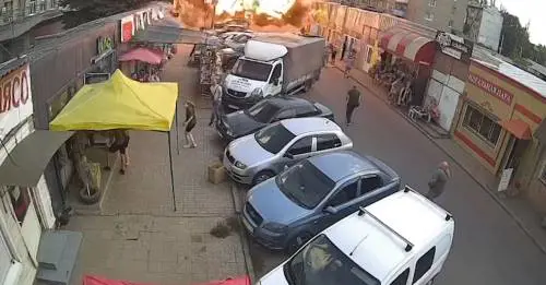 Ucraina, raid russo in un mercato. Zelensky: "16 persone uccise da terroristi"