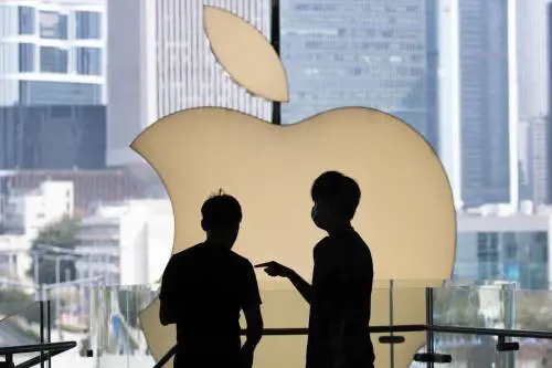 "Fuori gli iPhone dagli uffici governativi". La stoccata della Cina agli Usa