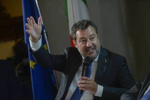 "Sembra più un commissario straniero che italiano". Salvini stronca Gentiloni