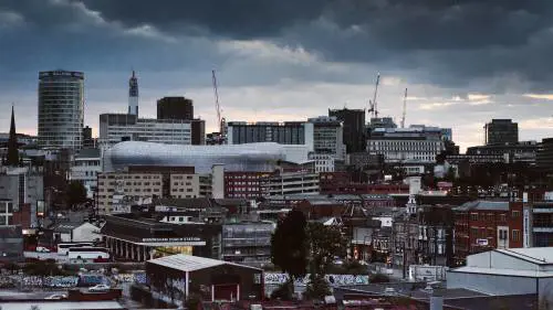 Birmingham va in bancarotta. "Colpa della parità salariale"