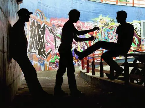 Stretta per le baby gang: carcere e divieto di cellulare