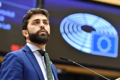 "Proponiamo una decentralizzazione dei poteri in Europa, simile al federalismo che vogliamo in Italia"