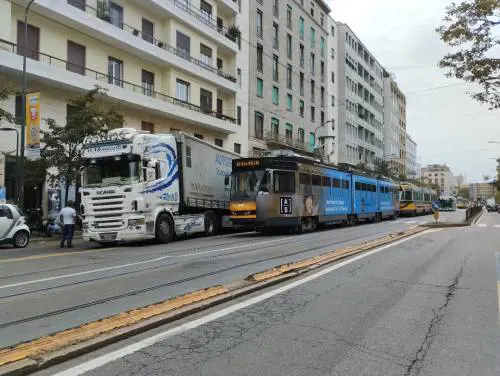 Corso di Porta Vittoria, traffico bloccato