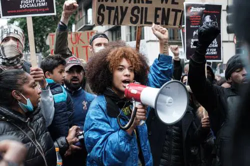Non si può più dire niente: come funziona la dittatura del politically correct nei media