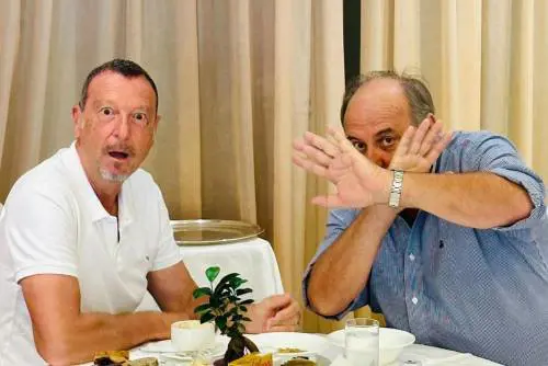 "Conoscete un hotel...". Gerry Scotti conferma la presenza a Sanremo 2024