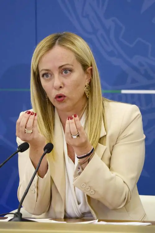 "Non chiedete a me di Giambruno". La lezione della Meloni sulla libertà di stampa