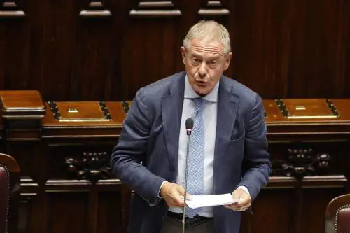 Caro pieno, il Tar smonta i cartelli dei prezzi. Pronto il ricorso di Urso al Consiglio di Stato