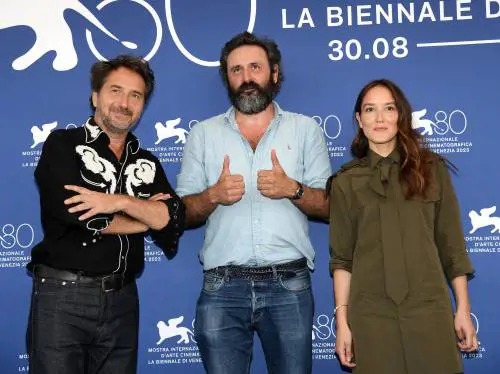 Cinque attori in cerca di Dalì. Il film folle sul pittore più folle