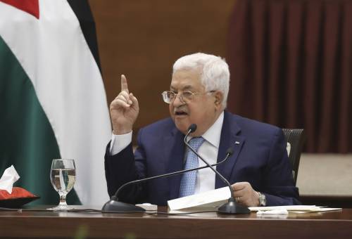 Abu Mazen choc sugli ebrei. E Parigi gli ritira la medaglia