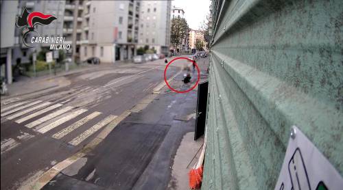Scooter rubati, botte, furti: così derubavano i ragazzini davanti ai locali di Milano