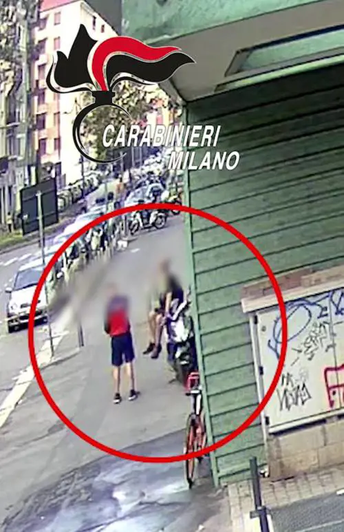 Scooter rubati, botte, furti: così derubavano i ragazzini davanti ai locali di Milano