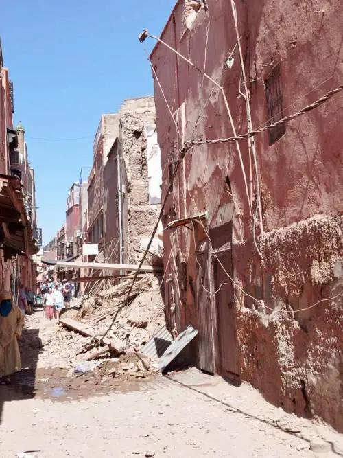 Il Marocco scava e prega. Paura per un'altra scossa