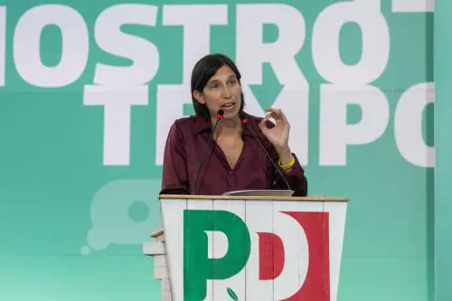 "Smonta il diritto alla salute". Schlein attacca Meloni, ma a sinistra in pochi la seguono