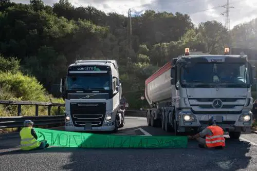 La protesta sulla strada dei Marmi dello scorso anno