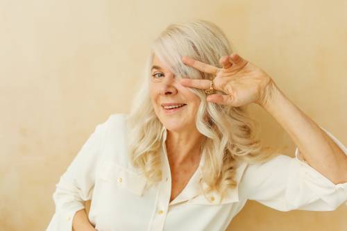 Capelli, come rallentarne l'invecchiamento: cause e soluzioni efficaci