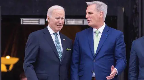 "Apriamo l'indagine sul presidente". Biden verso l'impeachment: cosa rischia