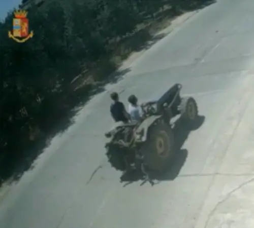 A 11 anni cade dal trattore, il padre incolpa un'auto pirata: ma è una bugia