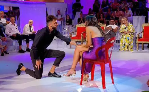 Proposta di matrimonio a Uomini e Donne: dopo Temptation Island, Giuseppe sposa Gabriela