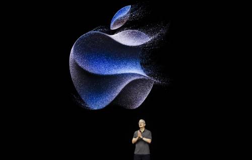 Iphone 15, scocca in titanio e Usb-C, le risposte di Siri: ecco le novità della Apple
