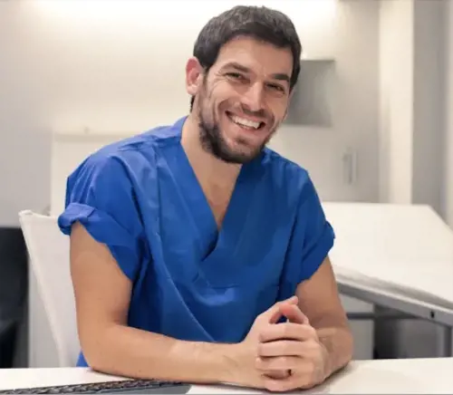 Nicola Macchione è un medico chirurgo specializzato in urologia e andrologia. Da qualche anno è impegnato nella divulgazione scientifica attraverso i social e la stampa.