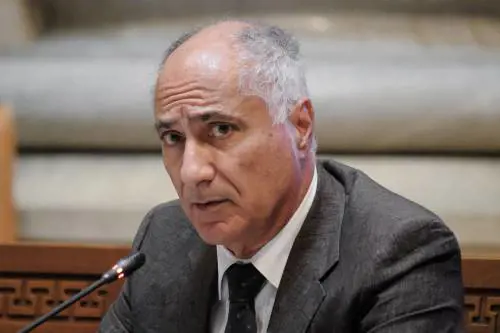 La Procura di Brescia si vergogna del pm che giustifica le botte