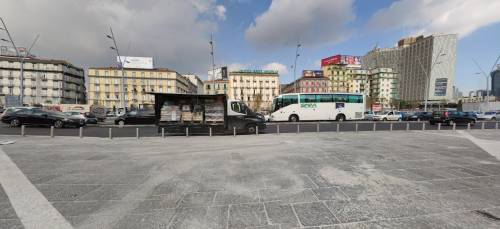 Sequestrata e stuprata in pieno centro a Napoli: caccia a 4 stranieri