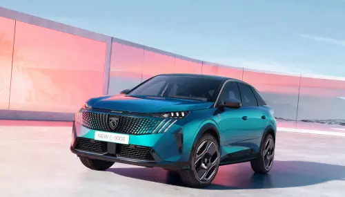 Peugeot e la nuova E-3008: com'è fatto il crossover elettrico 