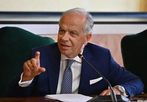 “Ci sono le condizioni”: il piano del governo per ribaltare la sentenza pro migranti