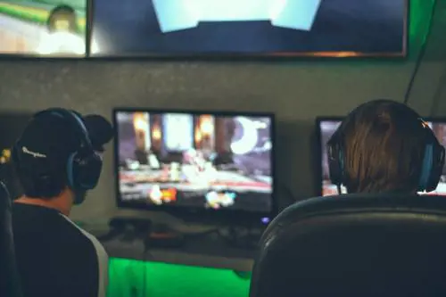 Rivoluzione nel mondo dei videogiochi, arriva la tassa sui download: cosa cambia