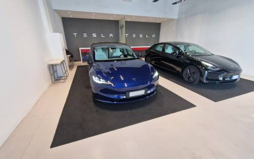 Tesla Model 3 restyling, guarda tutte le foto