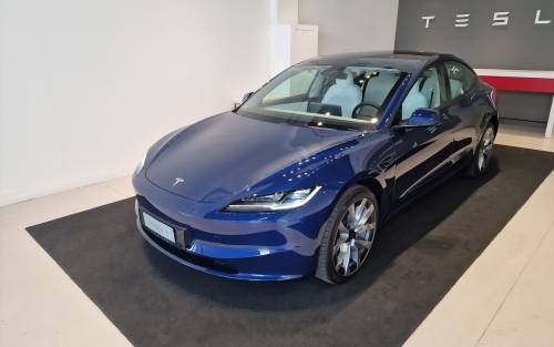 Tesla Model 3 restyling, com’è dal vivo la rinnovata berlina elettrica