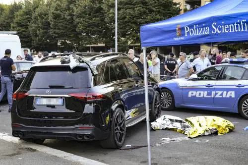 Sangue per le strade di Roma. Spari contro auto, un morto e donna gambizzata 
