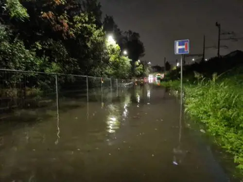 Maltempo a Milano: esonda il Seveso, allagamenti nei sottopassi