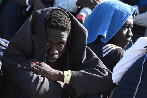 Da Lampedusa al Brennero: Europa blindata contro l'Italia sui migranti