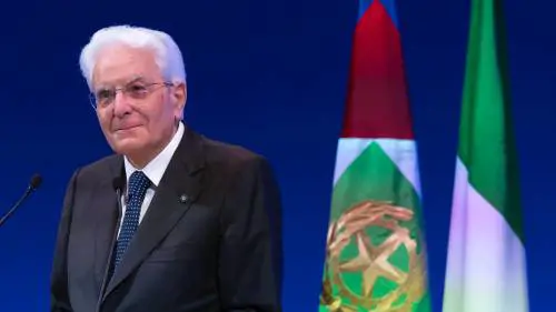 Confindustria, Mattarella tra gli applausi: “Non cavalcare le paure”. Bonomi contro il salario minimo