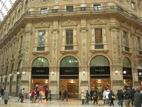 Ruba da Prada e rivende su internet. Denunciata l'addetta alle pulizie