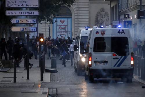 Record di omicidi a Marsiglia: il flop di Macron e la città in mano al narcotraffico