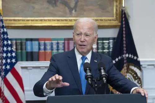 Gli inciampi di Biden. Guardato a vista per evitare scivoloni