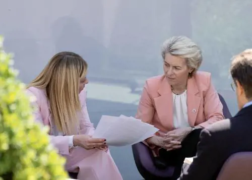 “Cara Ursula, vieni a Lampedusa”. L’invito di Meloni per mostrare l’emergenza migranti