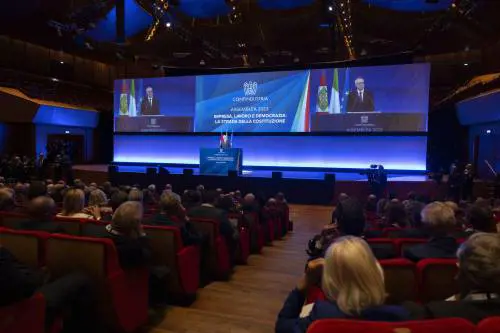 La manovra di Confindustria: "Cuneo sì, salario minimo no"