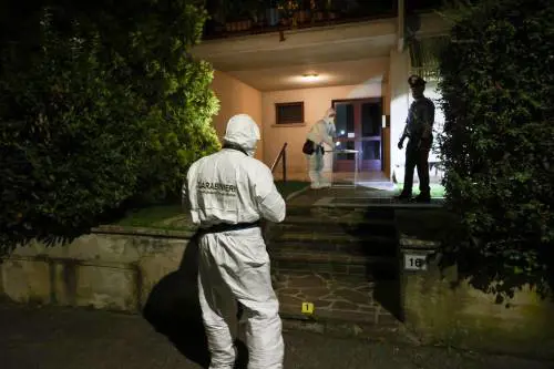 "Presa a calci e pugni dal figlio". Donna uccisa nel Bresciano